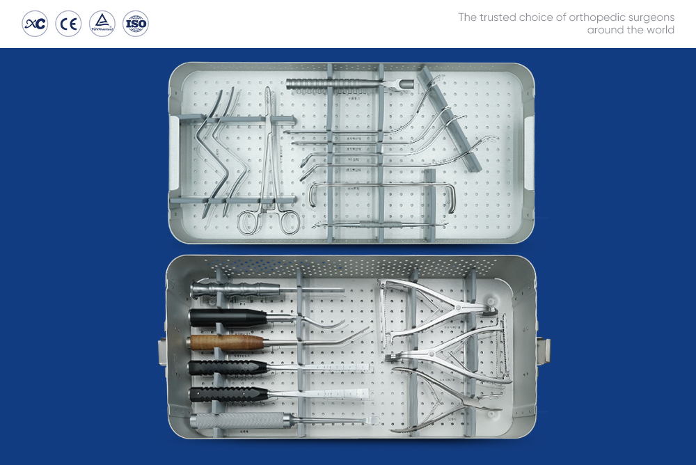 Knee surgery instrument set with two stainless steel trays of retractors, osteotomes and spreaders